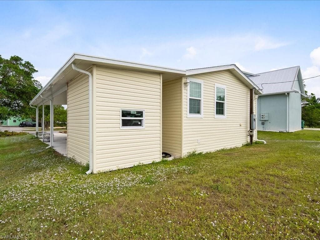 340 Pear Tree AVE, GOODLAND FL 34140-7