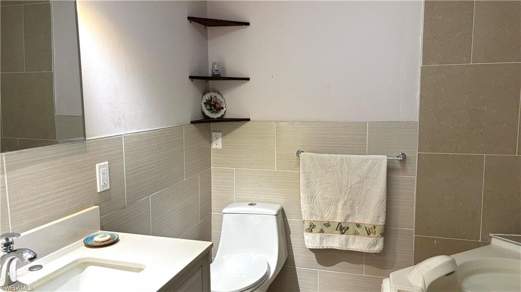 7890 Marx DR, NORTH FORT MYERS FL 33917-19