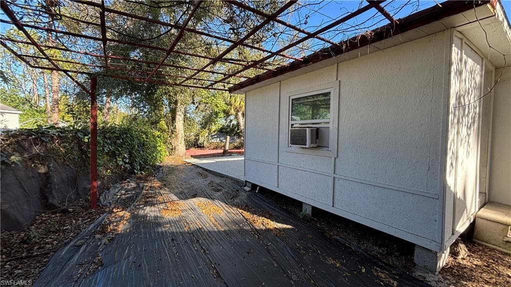 7890 Marx DR, NORTH FORT MYERS FL 33917-32