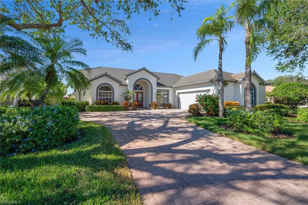 28450 Rochester CT, BONITA SPRINGS FL 34135-1