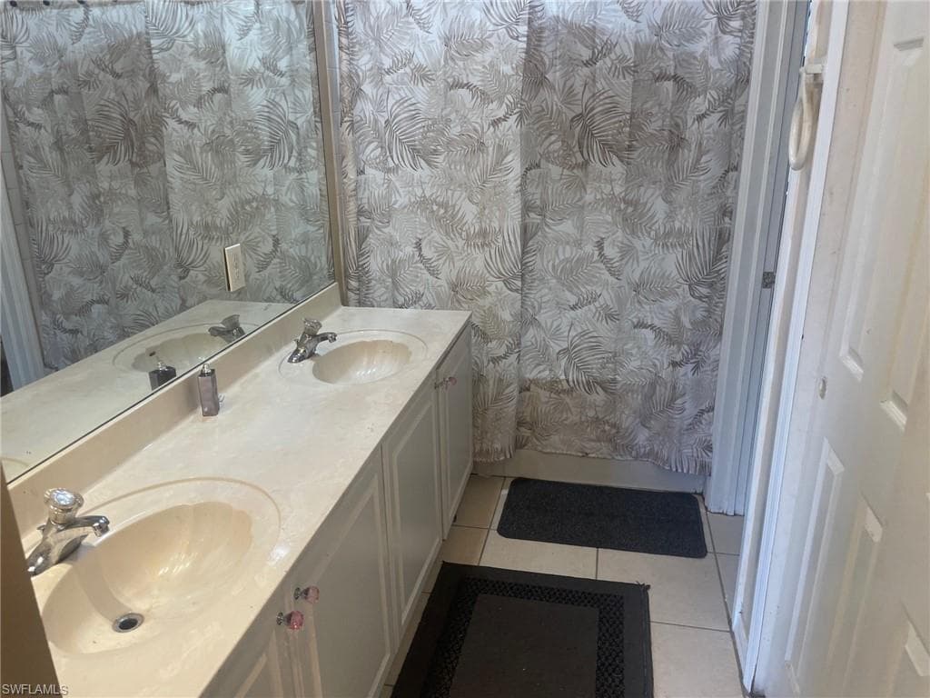 3129 Woodside AVE, NAPLES FL 34112-16