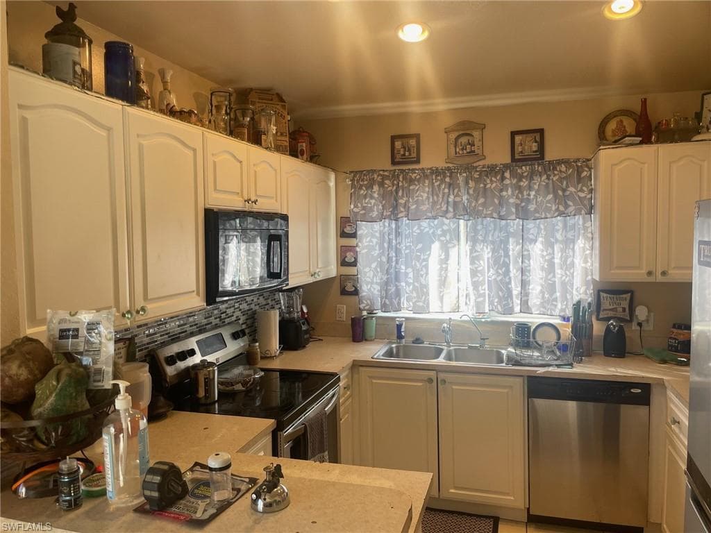 3129 Woodside AVE, NAPLES FL 34112-19