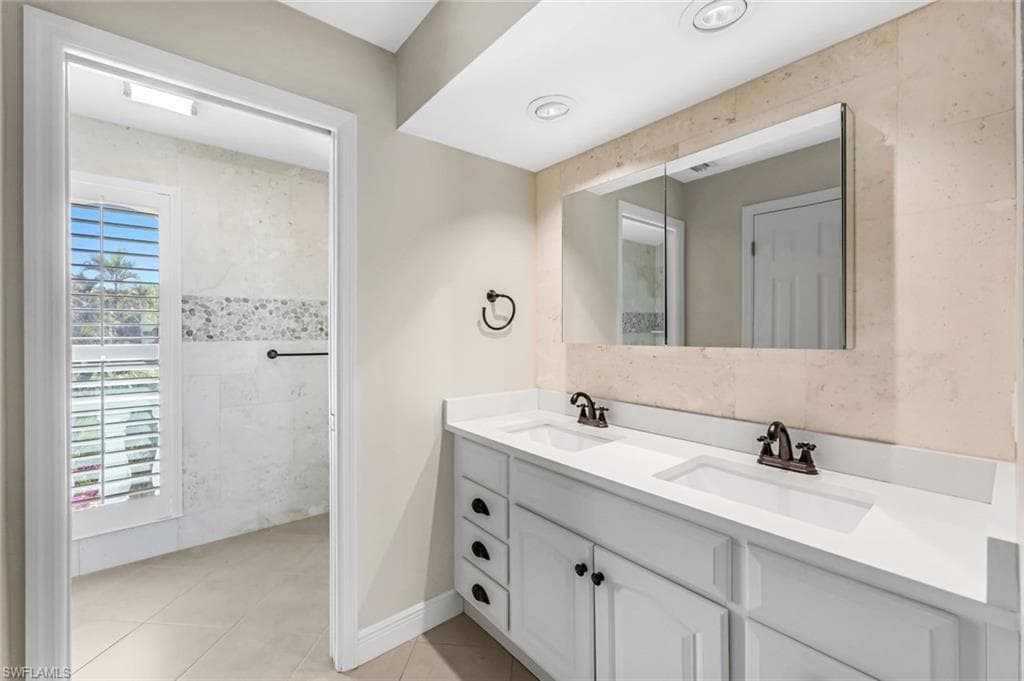 13750 McGregor BLVD, FORT MYERS FL 33919-11