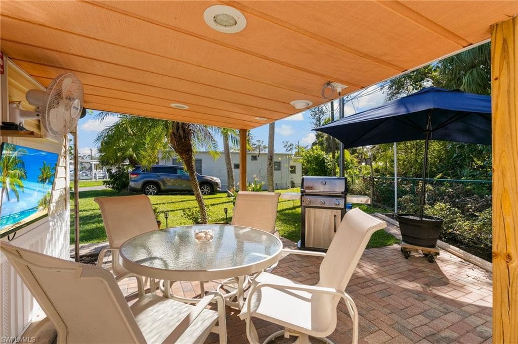 20670 River DR, ESTERO FL 33928-19