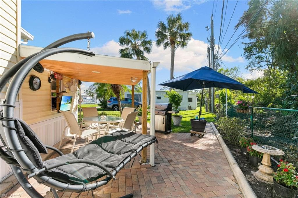 20670 River DR, ESTERO FL 33928-20