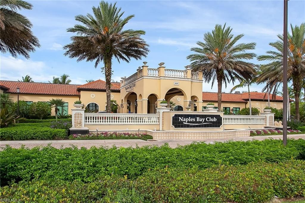 985 Sandpiper ST # I201, NAPLES FL 34102-45