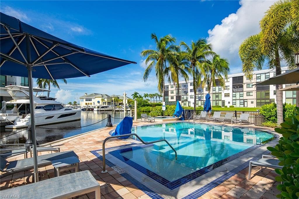 985 Sandpiper ST # I201, NAPLES FL 34102-32