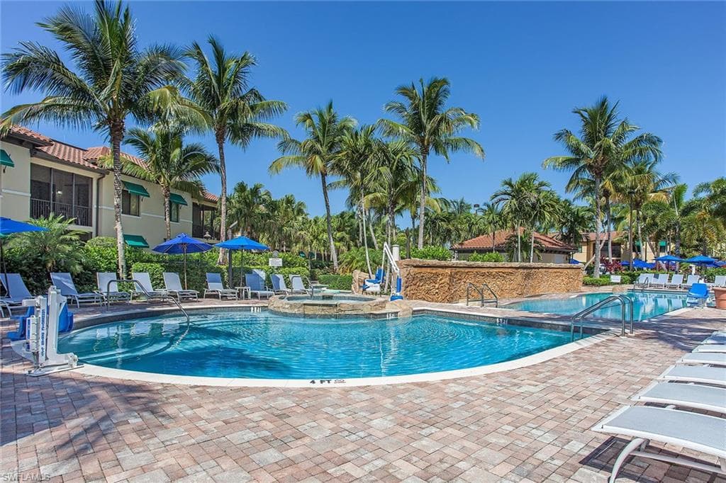 985 Sandpiper ST # I201, NAPLES FL 34102-43