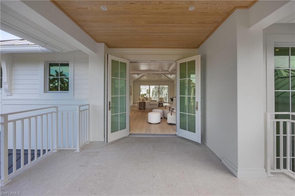 3295 Gordon DR, NAPLES FL 34102-27