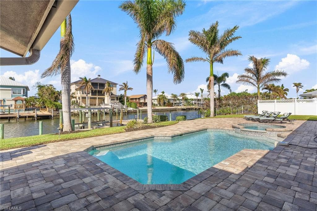 18404 Cutlass DR, FORT MYERS BEACH FL 33931-2