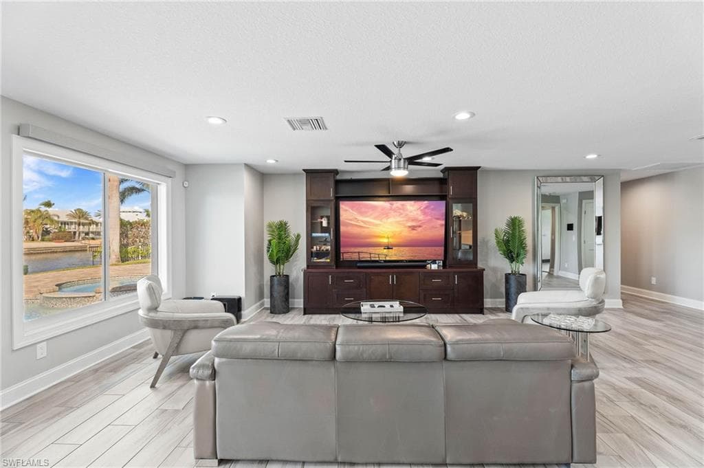 18404 Cutlass DR, FORT MYERS BEACH FL 33931-9