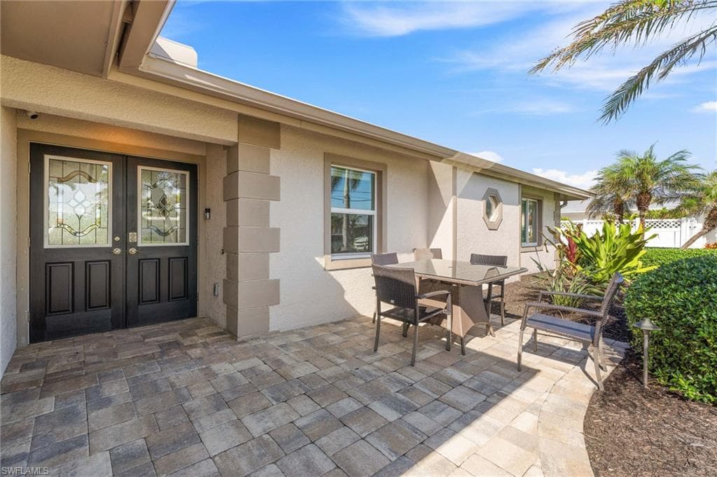 18404 Cutlass DR, FORT MYERS BEACH FL 33931-3