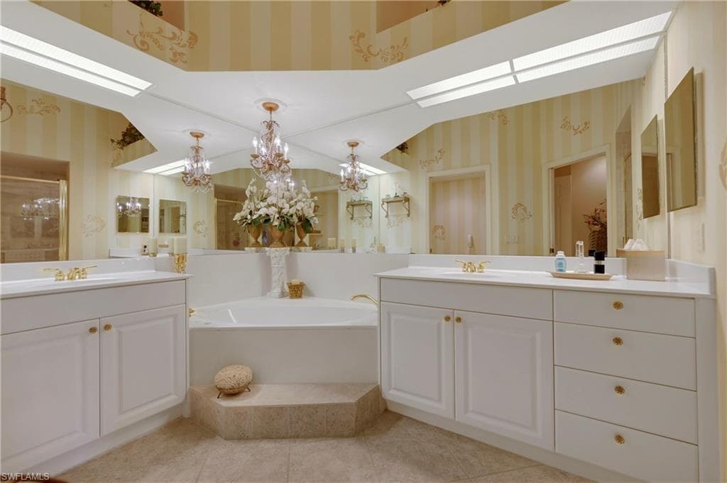 10801 Crooked River RD # 203, ESTERO FL 34135-27