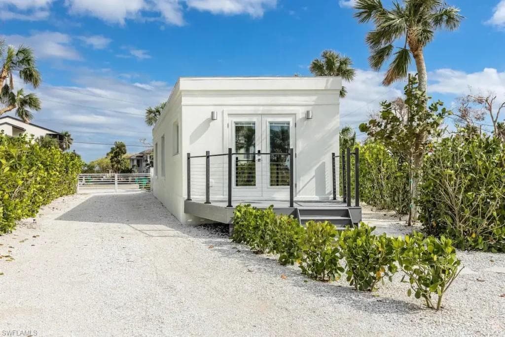 2740 N Beach RD, ENGLEWOOD FL 34223-3