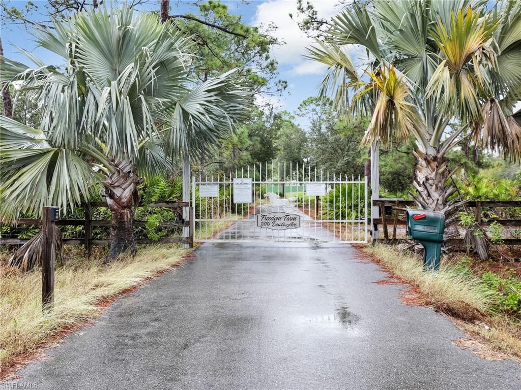 1810 Desoto AVE, LEHIGH ACRES FL 33972-2