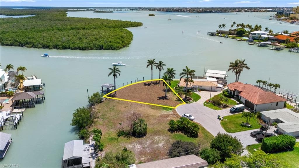 159 Tahiti ST, NAPLES FL 34113-5