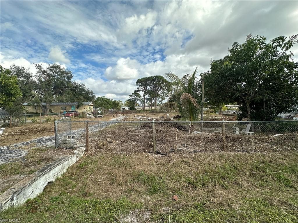 8335 Nault RD, NORTH FORT MYERS FL 33917-5