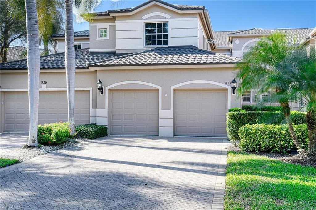825 Regency Reserve CIR # 3701, NAPLES FL 34119-1