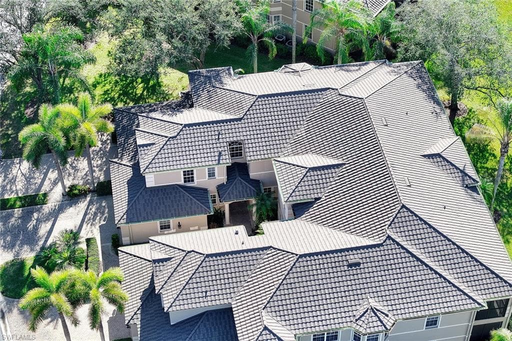 825 Regency Reserve CIR # 3701, NAPLES FL 34119-28