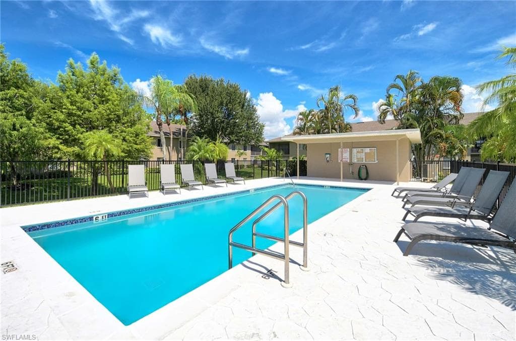 5695 Rattlesnake Hammock RD # B104, NAPLES FL 34113-19