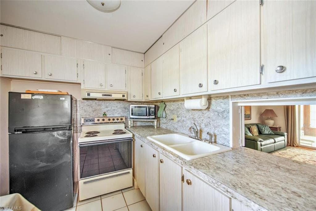 1418 Tropic TER, NORTH FORT MYERS FL 33903-12