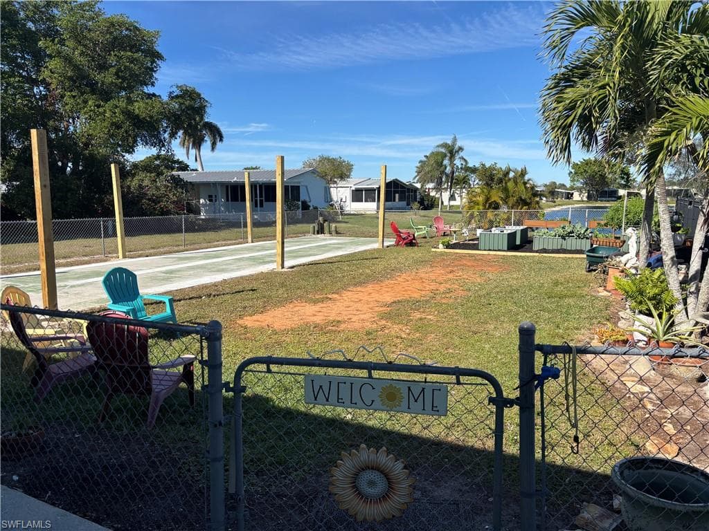 204 Grosbeak LN, NAPLES FL 34114-16