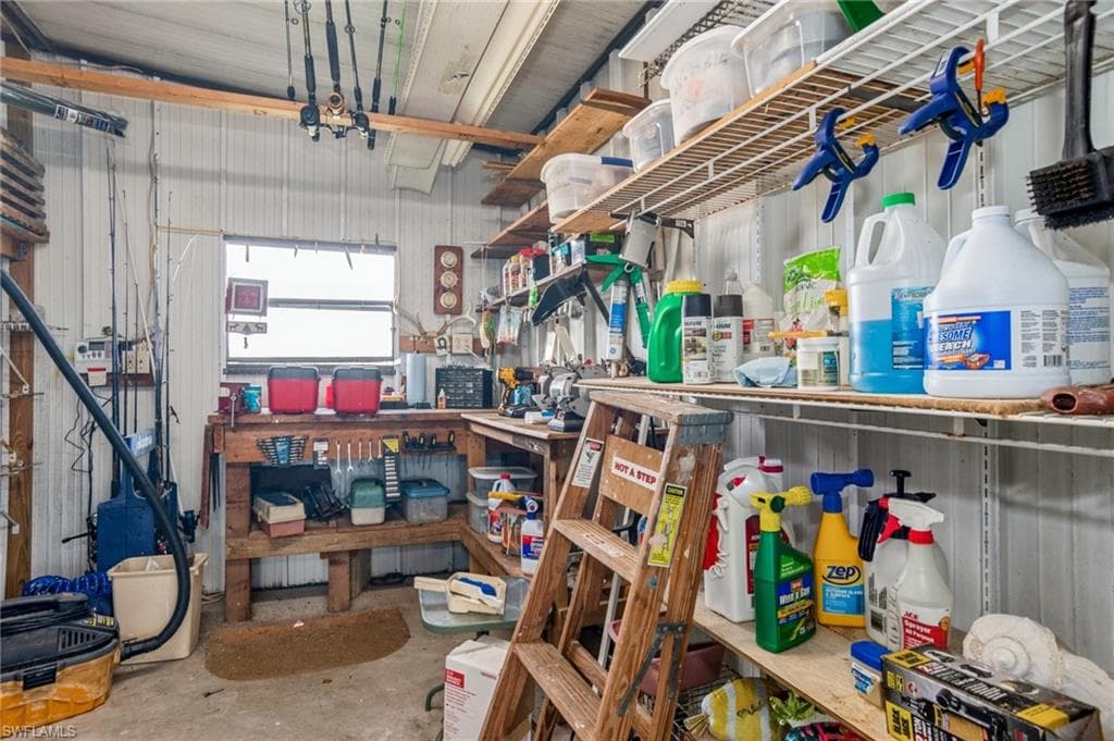 204 Grosbeak LN, NAPLES FL 34114-15