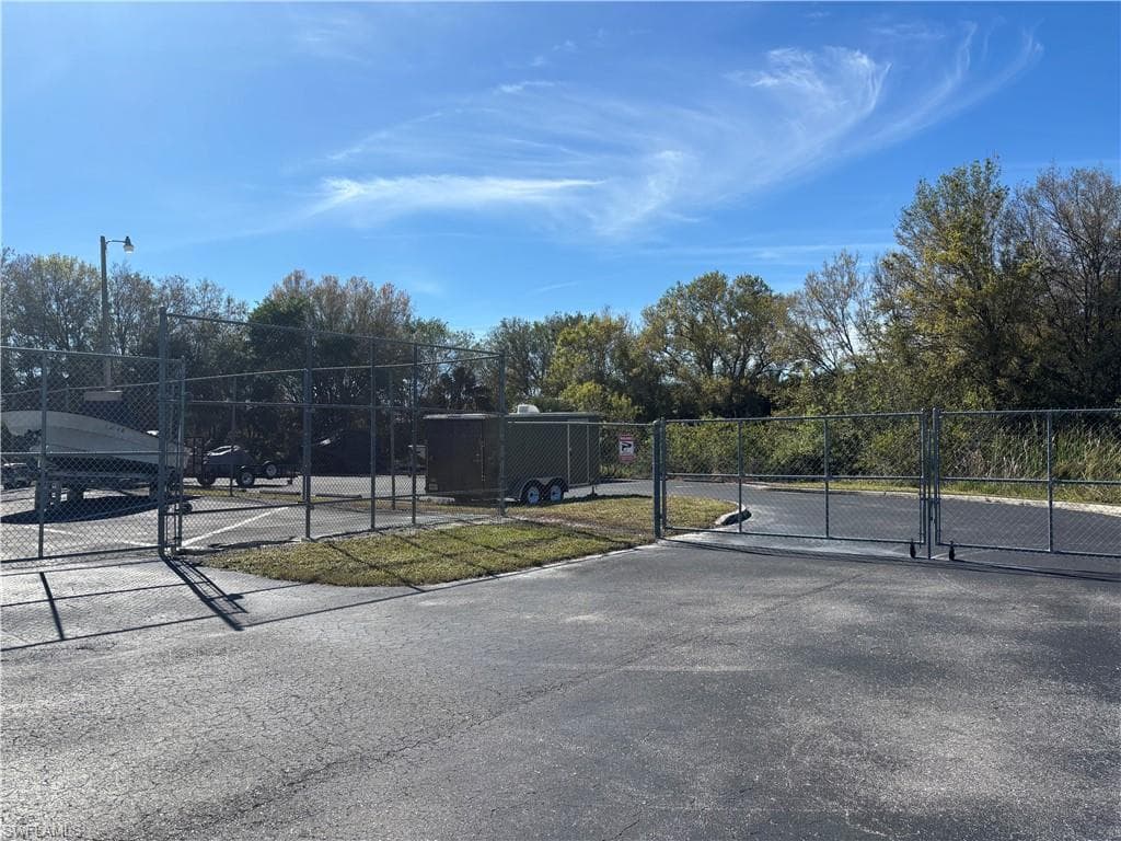 204 Grosbeak LN, NAPLES FL 34114-17