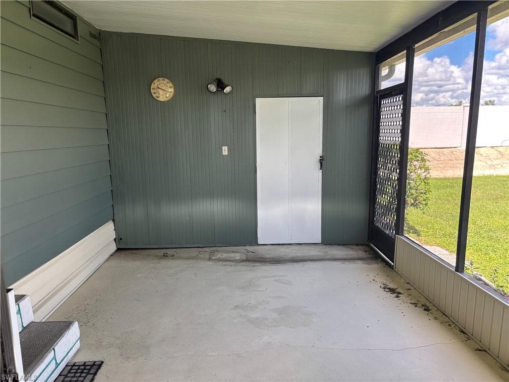 204 Grosbeak LN, NAPLES FL 34114-14