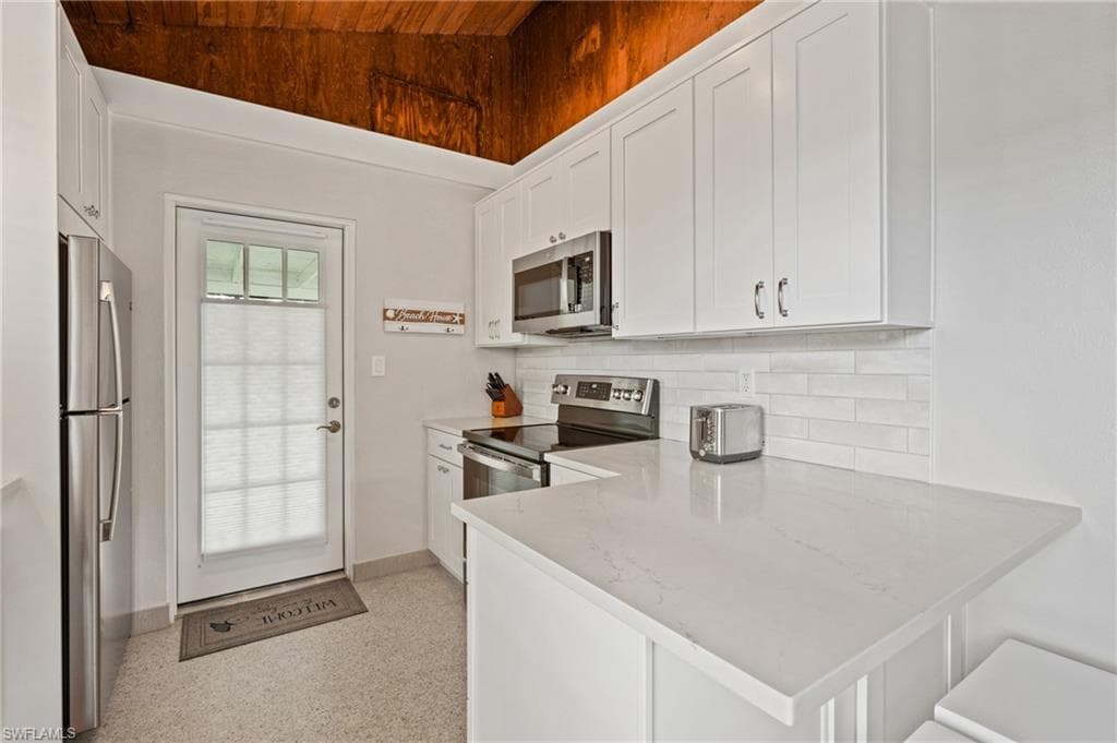 2132 Palm ST, NAPLES FL 34112-10