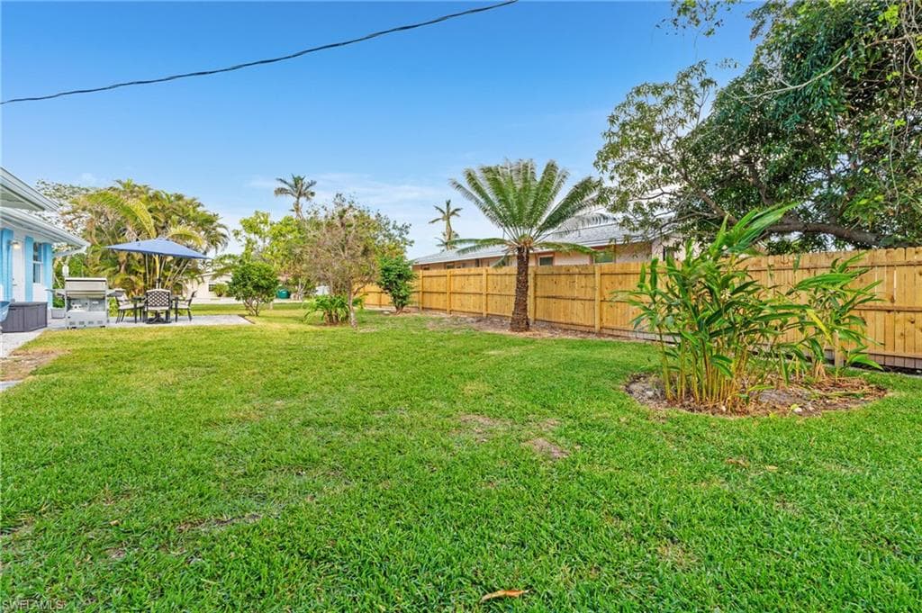 2134 Palm ST, NAPLES FL 34119-28