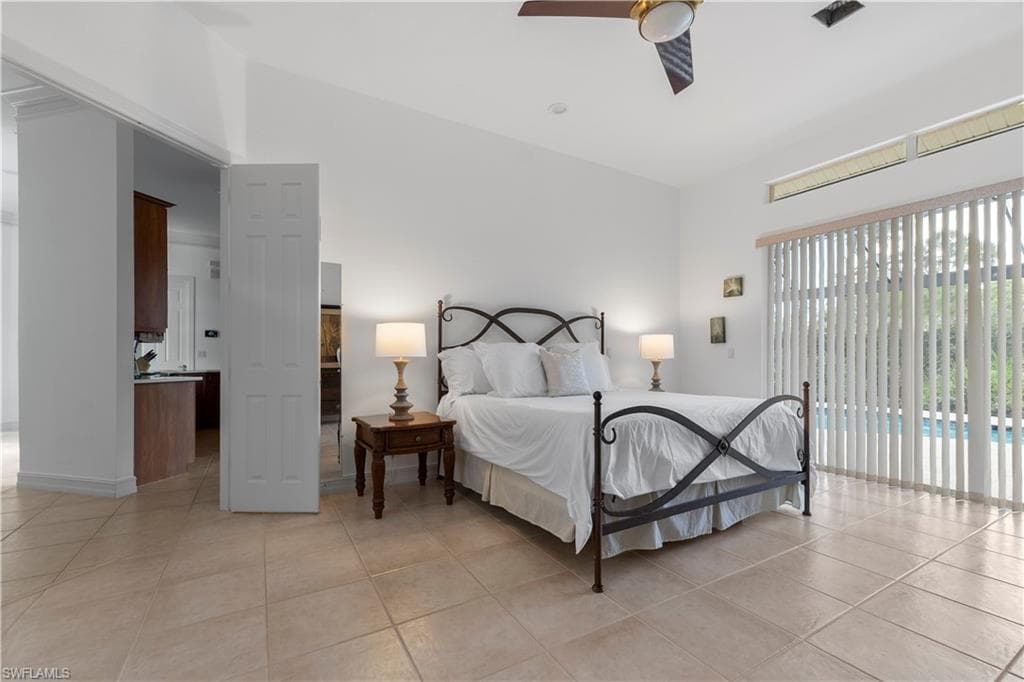 657 Soliel DR, NAPLES FL 34110-8