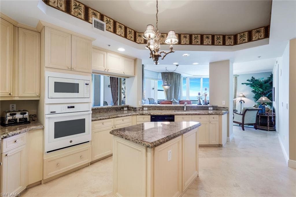 700 La Peninsula BLVD # 401, NAPLES FL 34113-11