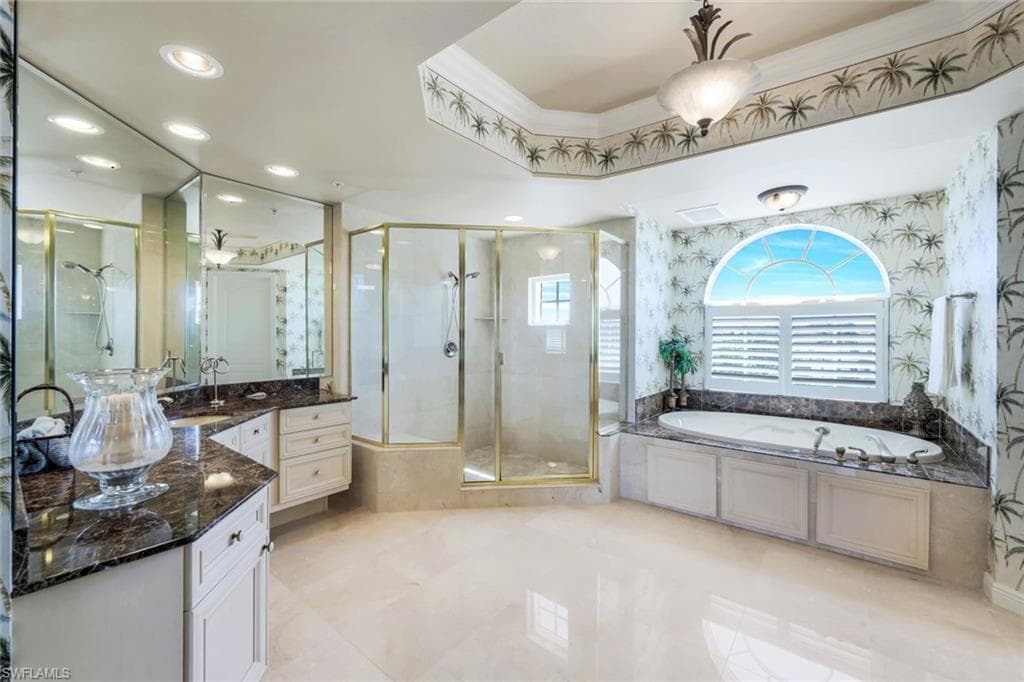 700 La Peninsula BLVD # 401, NAPLES FL 34113-23