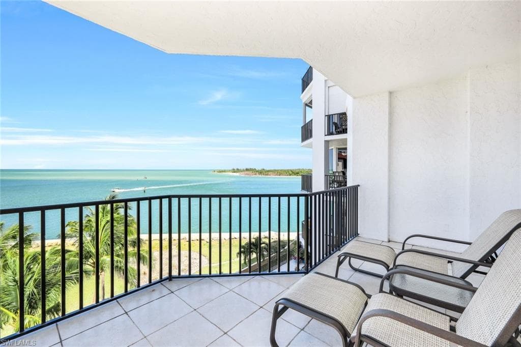 700 La Peninsula BLVD # 401, NAPLES FL 34113-32