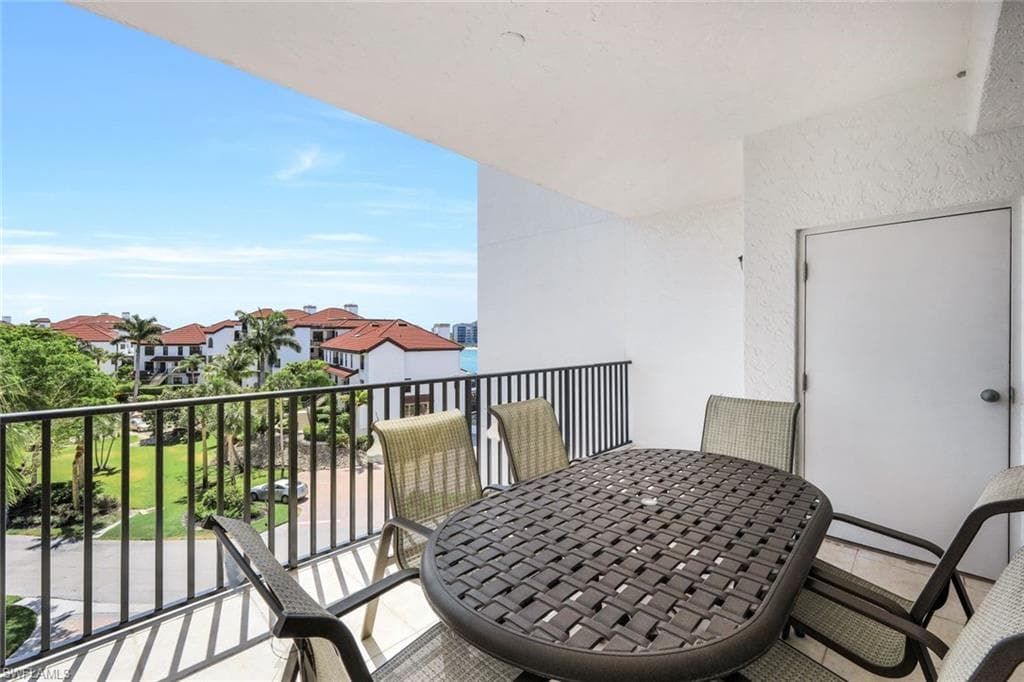 700 La Peninsula BLVD # 401, NAPLES FL 34113-39