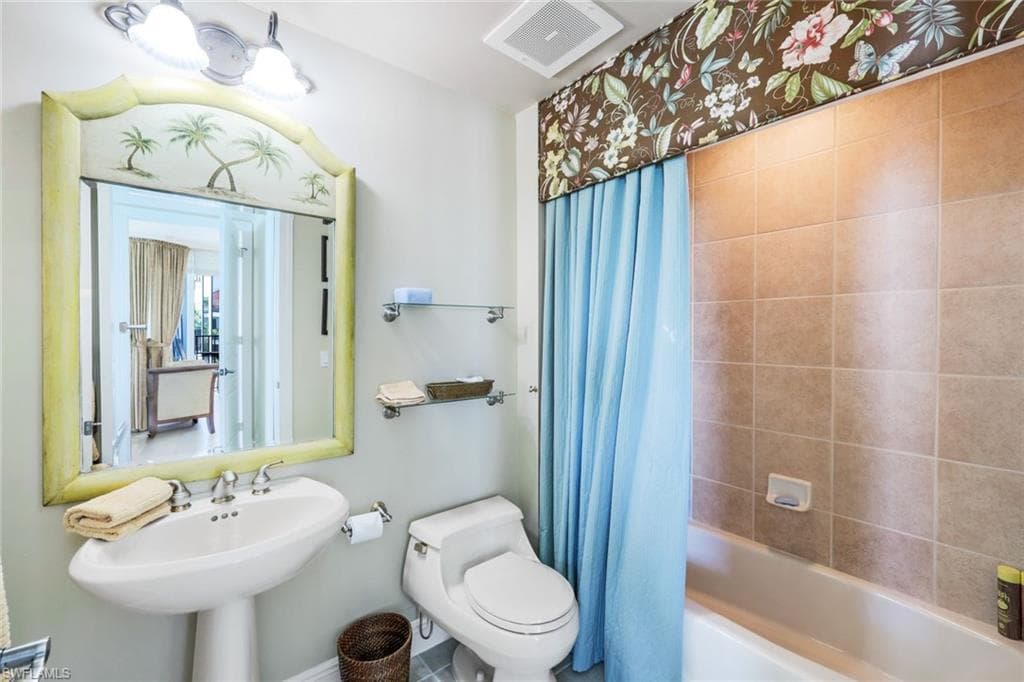 700 La Peninsula BLVD # 401, NAPLES FL 34113-34