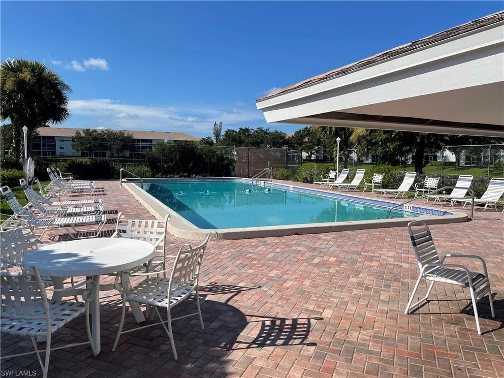 9640 Victoria LN # 305, NAPLES FL 34109-22