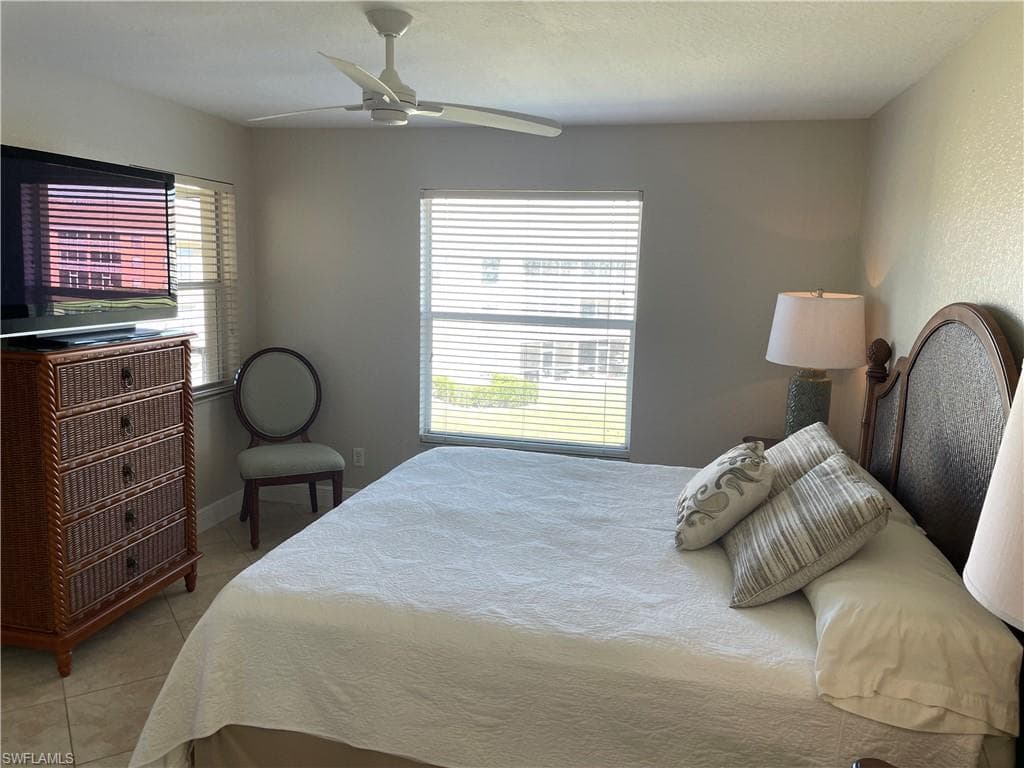 9640 Victoria LN # 305, NAPLES FL 34109-11