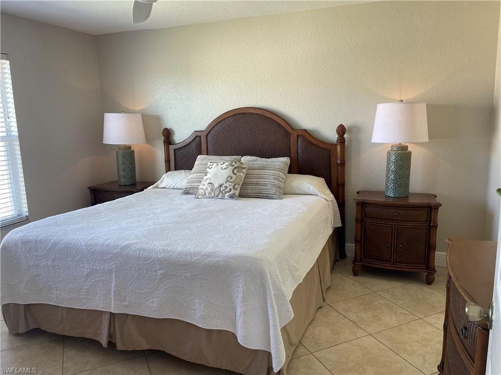 9640 Victoria LN # 305, NAPLES FL 34109-9