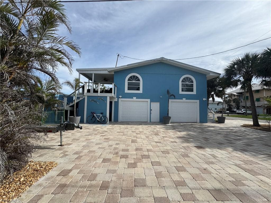 320 Lazy WAY, FORT MYERS BEACH FL 33931-5