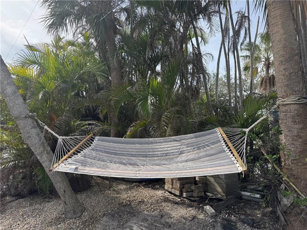 320 Lazy WAY, FORT MYERS BEACH FL 33931-2