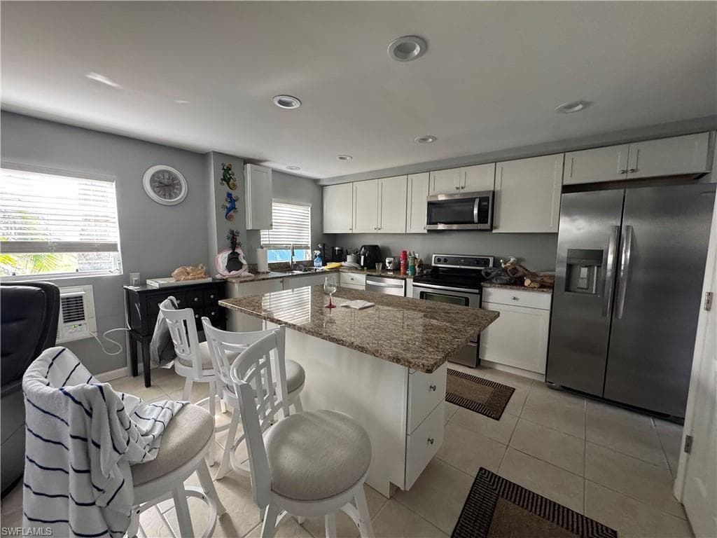 320 Lazy WAY, FORT MYERS BEACH FL 33931-23