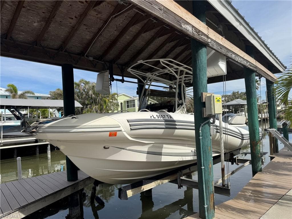 320 Lazy WAY, FORT MYERS BEACH FL 33931-3