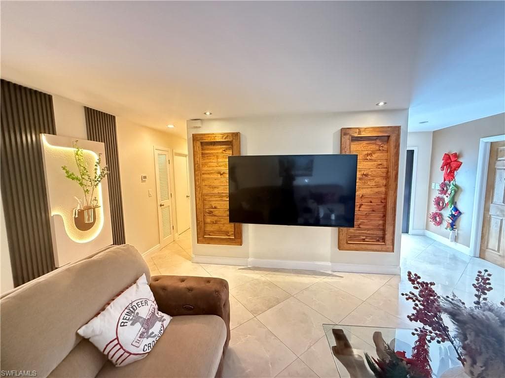 4207 Cindy AVE, NAPLES FL 34112-34