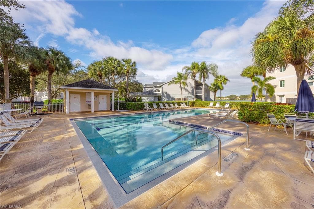 2860 Citrus Lake DR # R204, NAPLES FL 34109-26