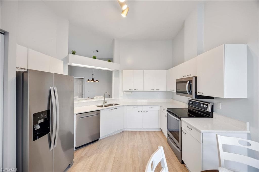 2860 Citrus Lake DR # R204, NAPLES FL 34109-4