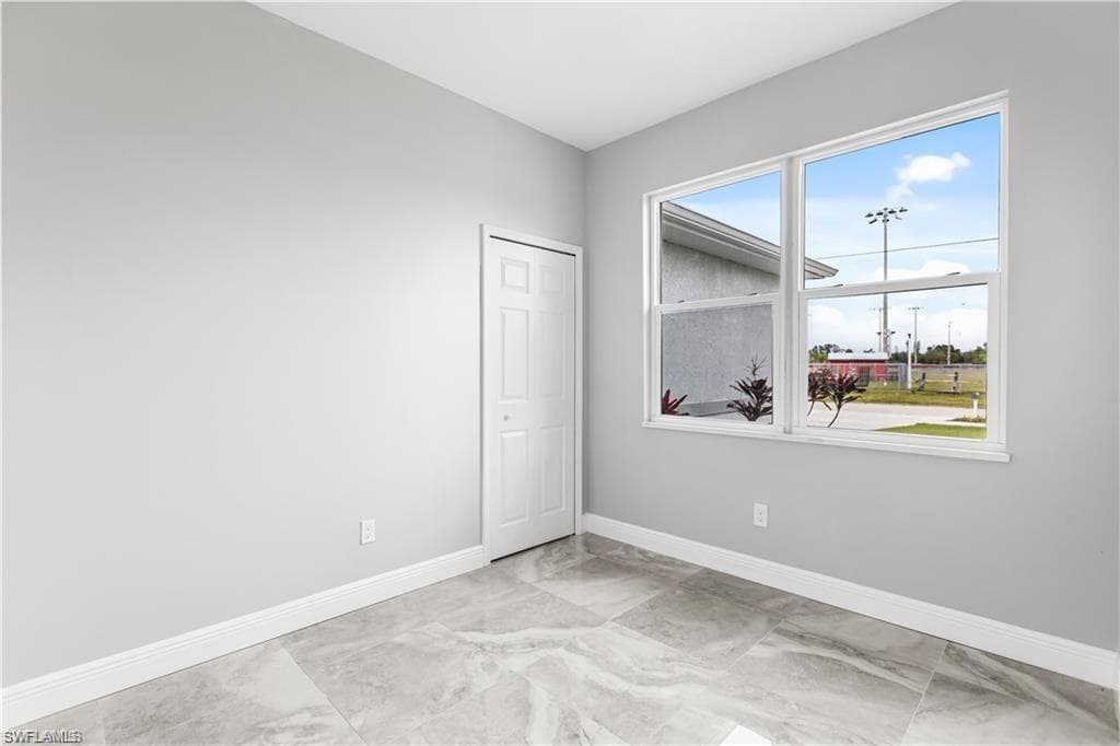 897 Iris DR, NORTH FORT MYERS FL 33903-8