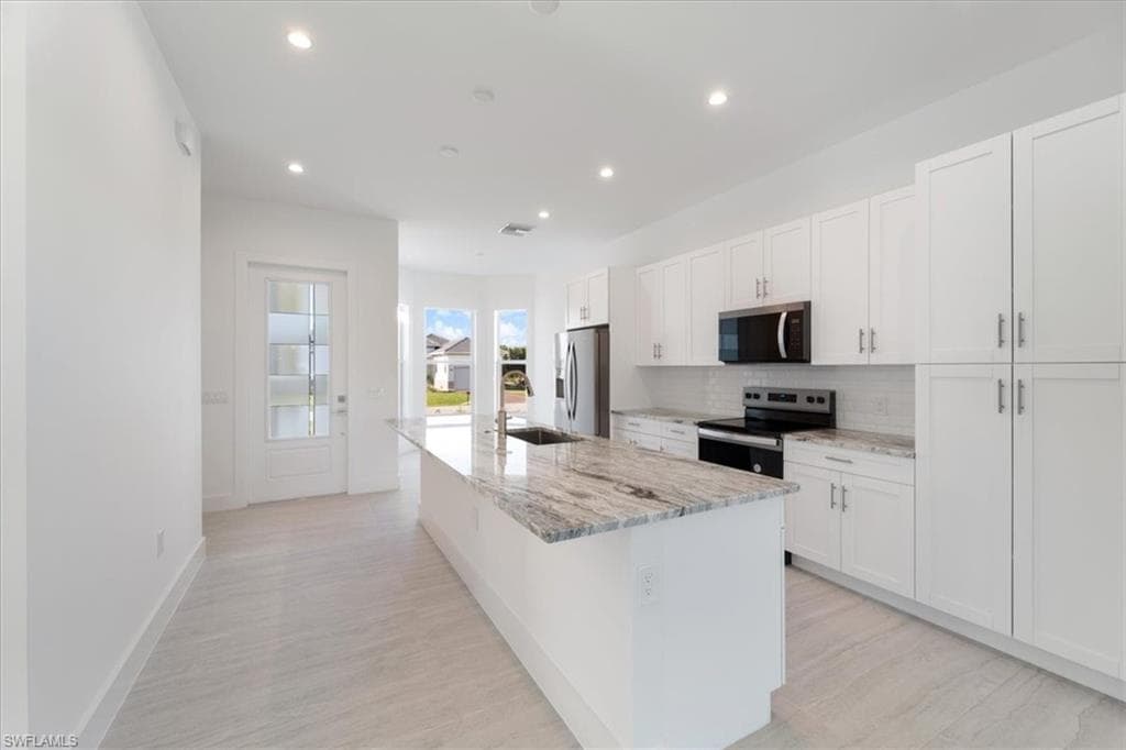 2537 Linda DR, NAPLES FL 34112-12