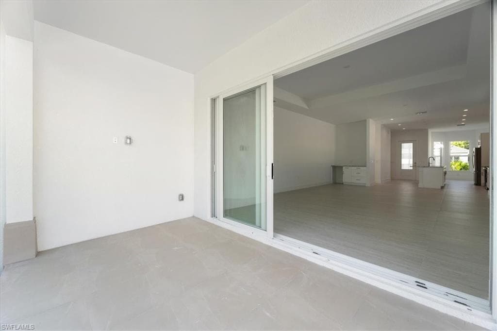 2537 Linda DR, NAPLES FL 34112-33